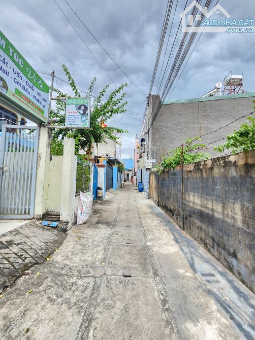 Bán nhà cấp 4 (4x25m), hẻm Nguyễn Du p. Dĩ An, đang thuê 6tr/th - 3