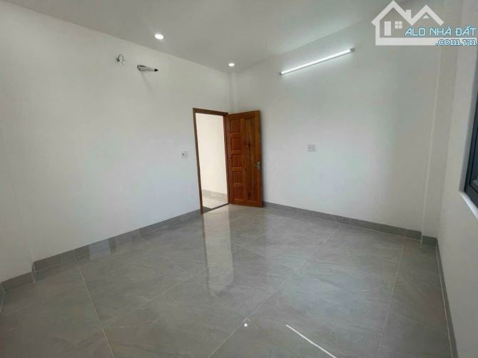 HXH 8M - HẺM 175 - ĐƯỜNG SỐ 2 - TĂNG NHƠN PHÚ B - QUẬN 9 - NHÀ 3 TẦNG. - 3