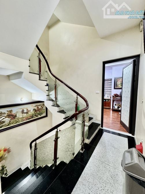 NHÀ PHỐ LÒ ĐÚC - DT 50M2-PHÂN LÔ - Ô TÔ ĐỖ CỬA   -2 THOÁNG  -GẦN HỒ GƯƠM -GIÁ 10.9 TỶ - 3