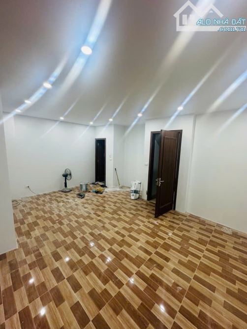 Kim mã 6 tầng thang máy, ô tô cách nhà 19m, dt40m - 3