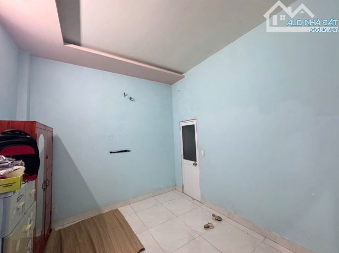 CẦN BÁN GẤP NHÀ LẦU 105m2 3 PHÒNG NGỦ HẺM Ô TÔ GẦN CHỢ TRẢNG DÀI CHỈ 3 TỶ. - 3
