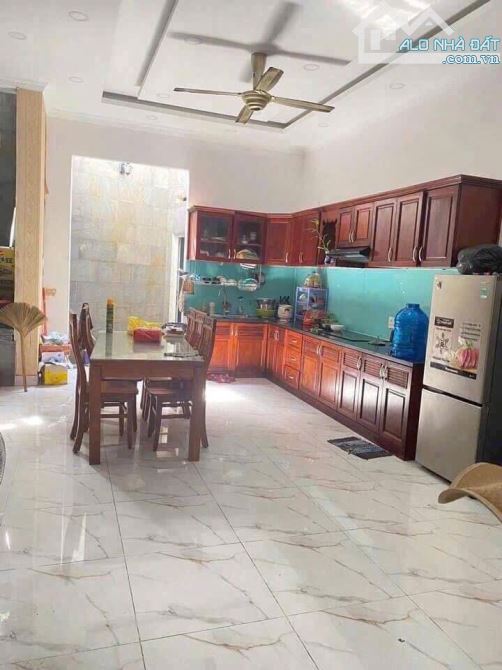 Bán Nhà Ngộp 4 Tỷ,Mặt Tiền KD 4 Tầng Dt 133m ngang 7, UBND Long Trường 9 tỷ X - 3