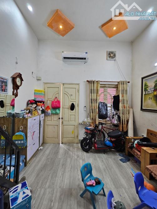 BÁN ĐẤT TẶNG ĐẸP Ở NGAY, NHÀ BẮC CẦU - Ô TÔ 4 CHỖ ĐỖ CỬA,GẦN Ô TÔ TRÁNH - VỊ TRÍ ĐẸP. DT: - 3