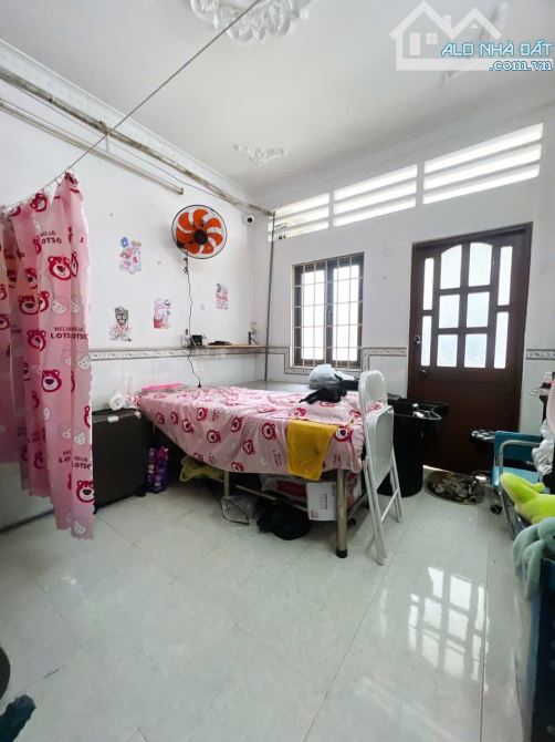 Nhà 3 tầng - Đoàn Văn Bơ - dt 22m2 - Hẻm 3m Chỉ 3.9 tỷ - 3