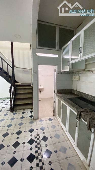 Cơ hội vàng cho nhà đầu tư và kinh doanh! Bán gấp căn nhà mặt tiền 52 m2 - 3