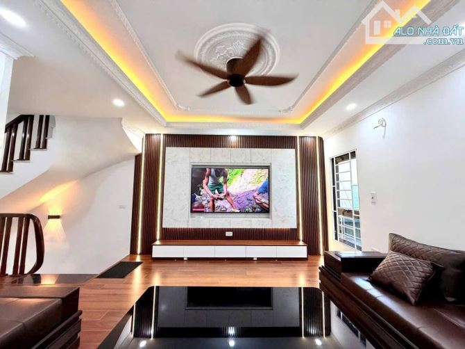 Lưu Phais tầng 8.2 tỉ thang máy nhập khẩu, full nội thất xịn - 3