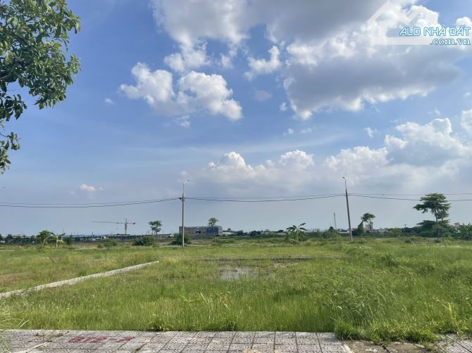 Còn duy nhất 1 lô đất 100m2 mặt đường 40m từ KCN về thị trấn, giá siêu rẻ chỉ nhỉnh 2 tỷ - 3