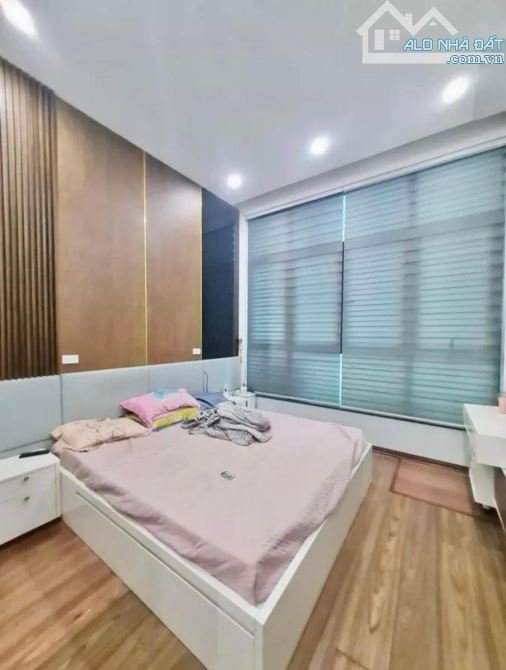 BÁN NHÀ SÁT PHỐ 22 TỶ 50m 5 TẦNG MT 3,8m VỈA HÈ Ô TÔ TRÁNH KINH DOANH NGUYÊN HỒNG ĐỐNG ĐA - 3