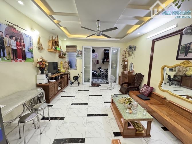Bán nhà Tam Trinh. Nhà phân lô, ngõ nông - rộng, gần phố, lô góc, tặng full nội thất. - 4