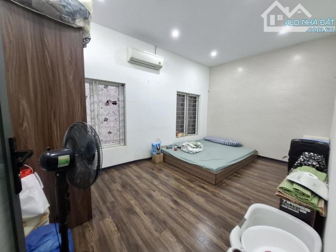 TRUNG TÂM CẦU GIẤY -KHU PHÂN LÔ – Ô TÔ TRÁNH – HAI THOÁNG TRƯỚC SAU. - 4