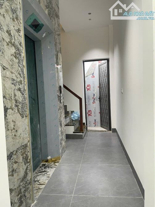 60M2 - 6 TẦNG - THANG MÁY - NGÕ KINH DOANH Ô TÔ TRÁNH NHAU - 7 CHỖ NẰM GỌN TRONG NHÀ - 4