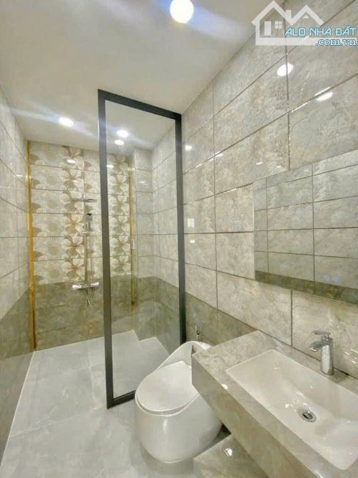 NHÀ 1 TRỆT 1 LẦU CÁCH TRUNG TÂM 10P ĐI XE - 4