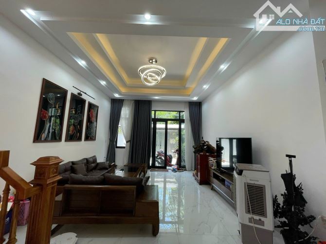 Bán nhà 03 tầng mặt tiền kinh doanh Đặng Huy Trứ, phường Phước Vĩnh, Tp.Huế giá rẻ chỉ 5,x - 4