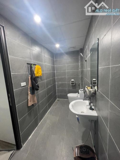 BIỆT THỰ SIÊU VIP HÀ ĐÔNG - DIỆN TÍCH 200M2 - FULL NỘI THẤT – VỈA HÈ RỘNG RÃI – Ô TÔ TRÁNH - 4