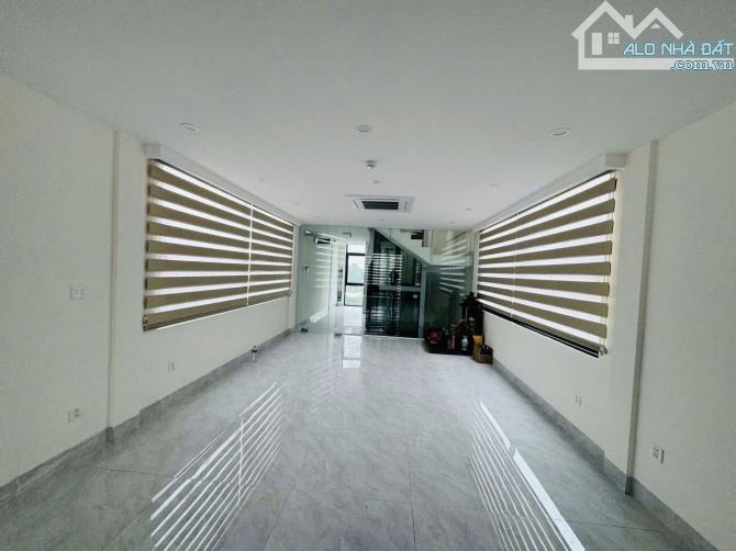 Toà nhà văn phòng 8 tầng xây mới - oto tránh -2 mặt thoáng - phân lô vỉa hè rộng - 4