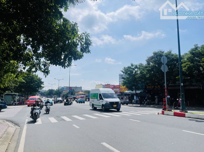Bán Nhà Mặt tiền LÊ VĂN VIỆT Q9 DT: 103.2m2 Ngang 5m Giá 29 Tỷ - 4