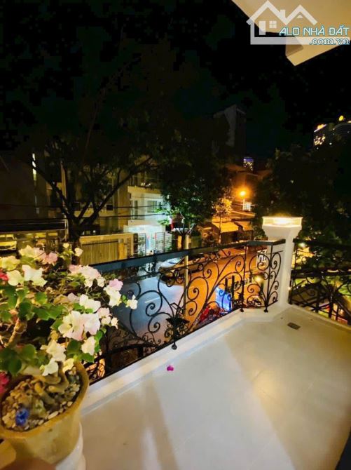 NHÀ 3 TẦNG, MT ĐƯỜNG TRỊNH PHONG, 92M2, NGANG 3,7M, GIÁ 13,5 TỶ. CN9.9 - 4