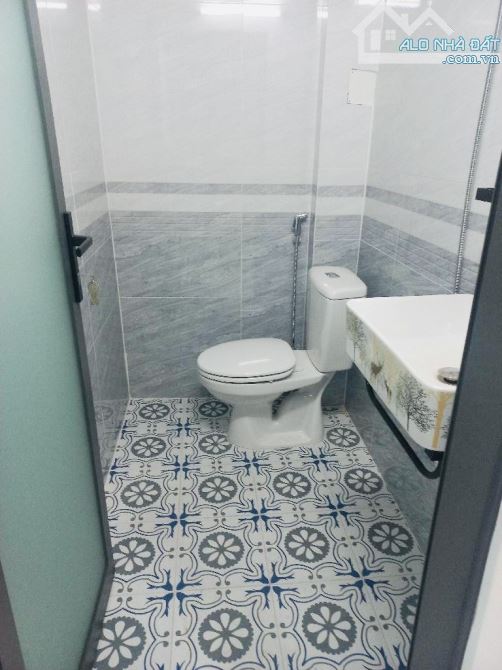 GIÁ RẺ!!! NHÀ ĐẸP LƯU HỮU PHƯỚC Q8 , MỚI Ở NGAY , 2 TẦNG, DTSD 42M2 , SHR , NHỈNH 2 TỶ - 4