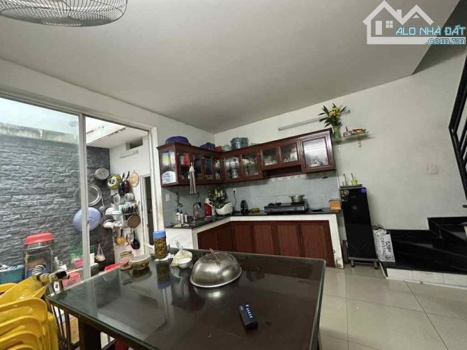 Dương Thị Mười hẻm xe hơi 8m đối diện BV Q12 71,8m chỉ 4,5 tỷ - 4