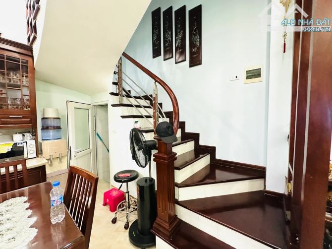 SIÊU PHẨM 5 TẦNG  ĐỈNH CAO QUẬN CẦU GIẤY - Ô TÔ VÀO NHÀ , LÔ GÓC KINH DOANH 18.9 TỶ - 4