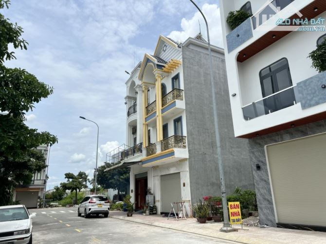 Bán nhà ĐẸP 3 Tầng+ sân thượng Dĩ An,đường nhựa vỉa hè,gần Vincom 550 - 4