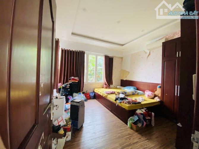 Biệt thự ven sông Sài Gòn - 180M2(10X18)- 3 tầng hoàn công 4PN - Đường 20m - 4