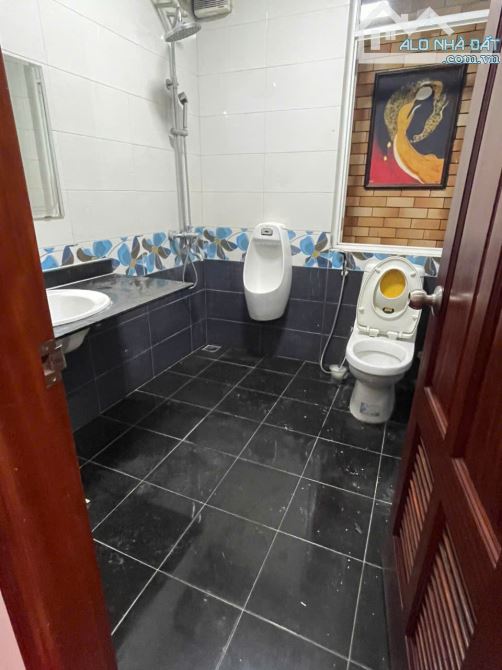 Cho thuê biệt thự KĐT Yên Hoà, Cầu Giấy. DT 150m2, 4 tầng, Mt 9m. Giá 45 triệu/thg - 4