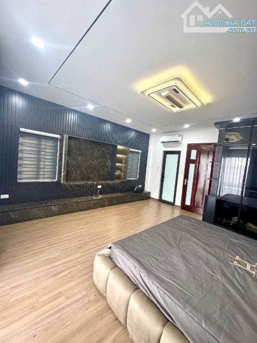 BÁN NHÀ THƯỢNG THANH,  LONG BIÊN  - DT 40M - 6 TẦNG - THANG MÁY  - Ô TÔ CÁCH 30M - HƠN 7 T - 4