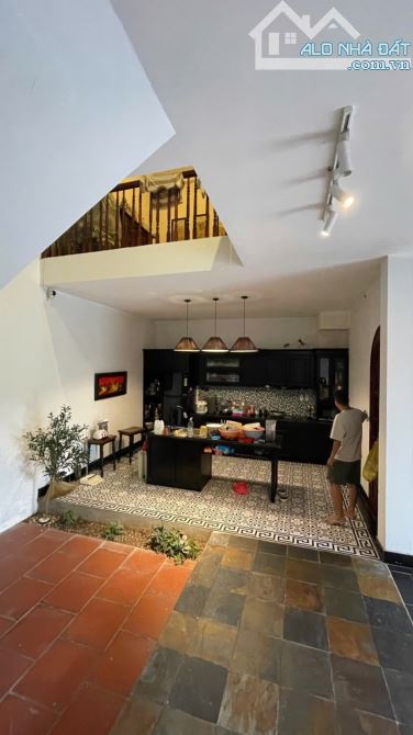 Bán nhà Vườn Hồ 2,Cự Khối 3 tầng,83m,Mt8.2m oto tránh nhỉnh 16 tỷ - 4