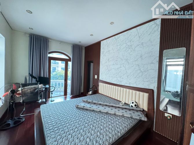 Bán Gấp Siêu Biệt Thự Phố Hoàng Ngân-Trung tâm TP Thái Nguyên -356m2, lô góc -Chỉ 14,5 Tỷ - 5