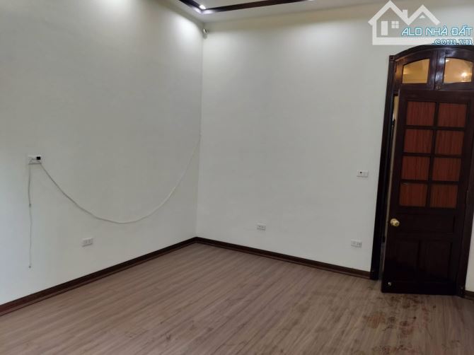 Hoàng Cầu, 56m, Phân lô, Ô tô tránh dừng đỗ, Vỉa hè kinh doanh, 2 mặt ngõ , Nhà đẹp ở luôn - 5