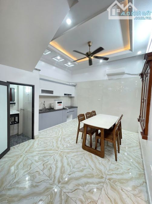 L.A.Đức - BÁN NHÀ 3 TẦNG XÂY ĐỘC LẬP - PHỐ TRUNG HÀNH - 5