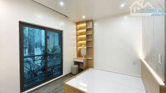 Giảm 200tr- Bán Nhà 5 Tầng- Bế Văn Đàn- Quang Trung- ô tô qua nhà- Ngõ thông- Nhỉnh 5 tỷ - 5