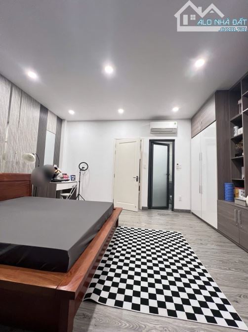 Q7 MẶT TIỀN ĐƯỜNG SỐ 5x18M 4 TẦNG Ô TÔ NGỦ NHÀ TẶNG FULL NỘI THẤT SANG TRỌNG - 5