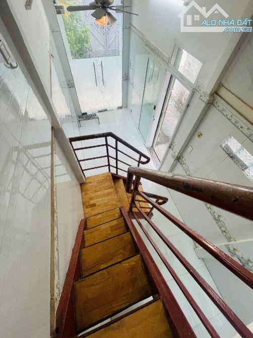 Nhà Gò Vấp chỉ hơn 2 tỷ SHR hẻm xe hơi gần 4m nhà 1 trục 3 tầng 3 phòng Đường Thống Nhất - 5