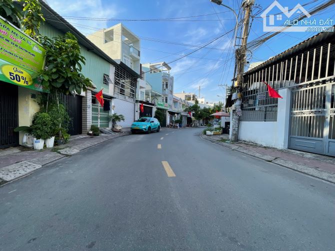 Bán Nhà 1 Trệt 3 Lầu Mặt Tiền Đường Số 6 Đình Phong Phú.DT Đất 115m2 - 5