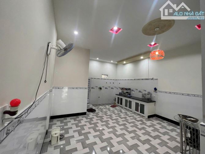 Ngộp Bank Bán Gấp Căn nhà ngay Trịnh Thị Miếng 100m2 Giá 630tr SHR - 5