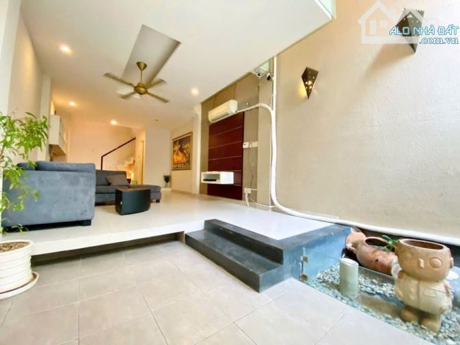 NGAY CÔNG VIÊN 23/9 - QUẬN 1 - Đ.LÊ LAI - 257m2 SÁT CHỢ BẾN THÀNH - 5