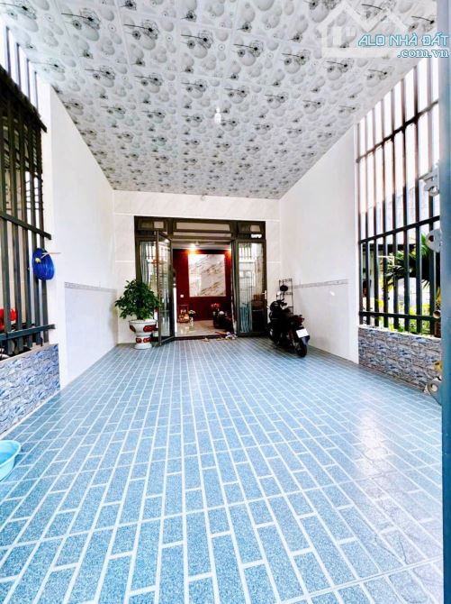 NHÀ ĐẸP 157m2 - GẦN CA.TRẢNG DÀI - BIÊN HOÀ. còn 3tỉ750 - còn mới cứng cáp - 6