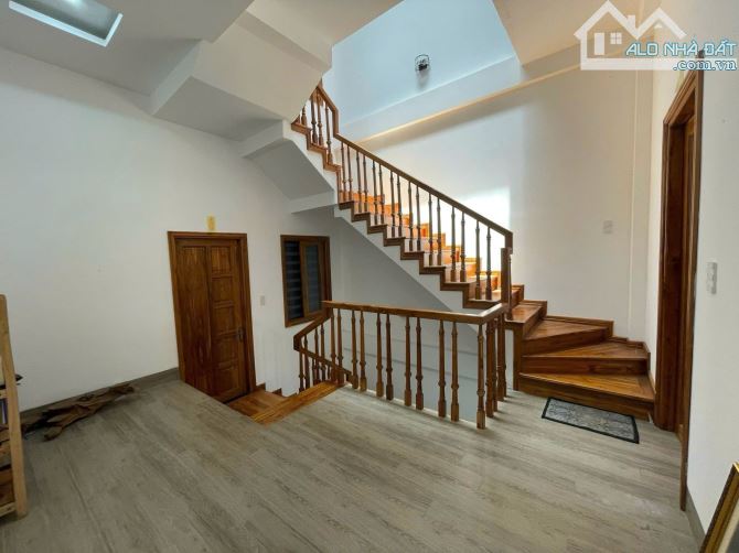 Bán nhà 03 tầng mặt tiền kinh doanh Đặng Huy Trứ, phường Phước Vĩnh, Tp.Huế giá rẻ chỉ 5,x - 6