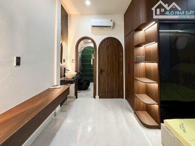 Bán nhà 2 mặt tiền khu ẩm thực Phan Xích Long, P3 - Bình Thạnh, dt 4,5x10m - 2 tầng 3pn, - 6