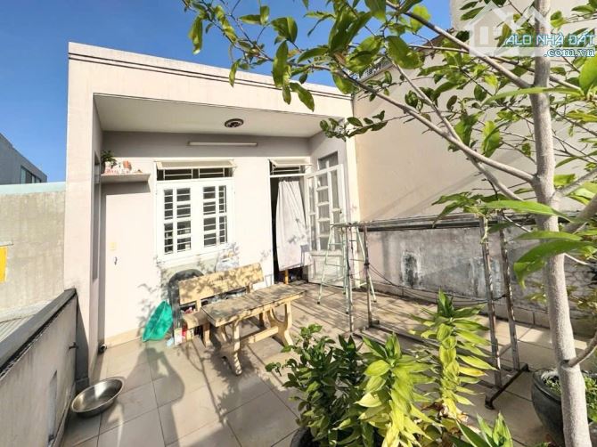 LÊ VĂN QUỚI-4X10-3TẦNG-HXH TỚI NHÀ-NGAY NGÃ 4 BỐN XÃ-GIÁP TÂN PHÚ,Q11,Q6-HC ĐỦ-CHỈ 4.X TỶ - 6