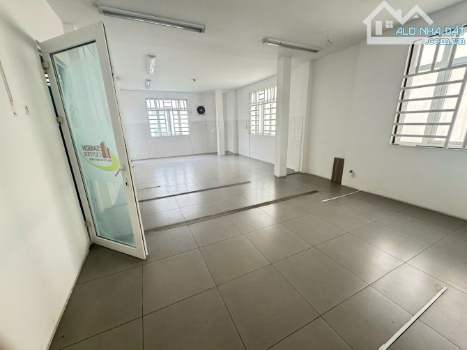 Cho thuê biệt thự góc 2 mặt tiền đường Nguyễn Gia Trí Q.Bình Thạnh DT 10x22-3 lầu.Giá 60tr - 6