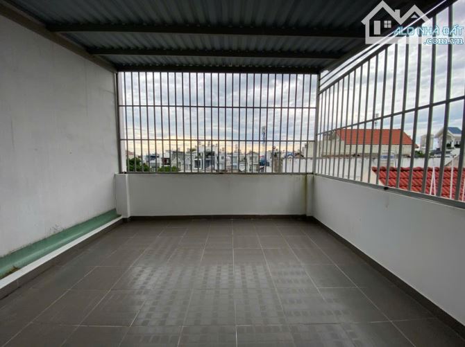 Bán nhà hẻm xe hơi 1979 Huỳnh Tấn Phát, Nhà Bè, DT 4 x14m, 3 lầu, ST. Giá 7,5 tỷ - 7