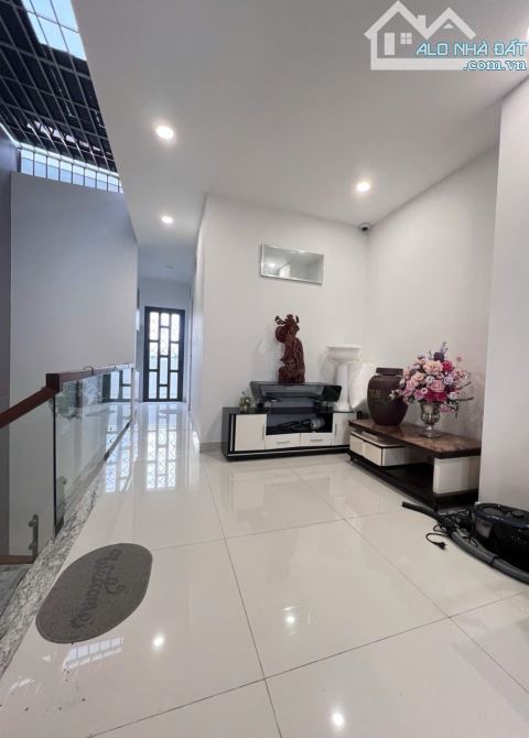 Q7 MẶT TIỀN ĐƯỜNG SỐ 5x18M 4 TẦNG Ô TÔ NGỦ NHÀ TẶNG FULL NỘI THẤT SANG TRỌNG - 7
