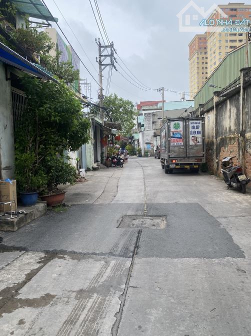 LÊ VĂN QUỚI-4X10-3TẦNG-HXH TỚI NHÀ-NGAY NGÃ 4 BỐN XÃ-GIÁP TÂN PHÚ,Q11,Q6-HC ĐỦ-CHỈ 4.X TỶ - 7