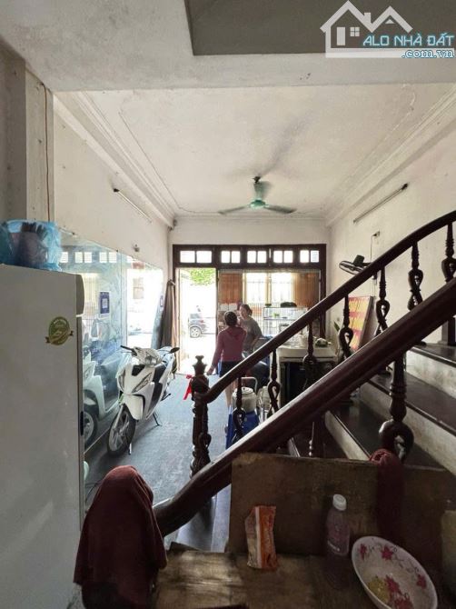 TRUNG KÍNH YÊN HÒA CẦU GIẤY 31 TỶ 5 TẦNG 40m² VỈA HÈ RỘNG 2 Ô TÔ TRÁNH THOÁNG MÁT - 7