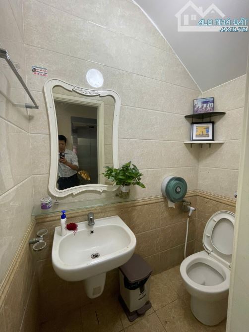 Cho thuê nhà MP Vũ Phạm Hàm, Cầu Giấy. DT 150m2, 6.5 tầng, Mt 5.5m. thang máy 100 tr/th - 7