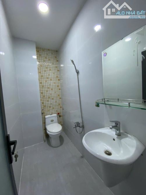 Bán nhà hẻm xe hơi 1979 Huỳnh Tấn Phát, Nhà Bè, DT 4 x14m, 3 lầu, ST. Giá 7,5 tỷ - 8