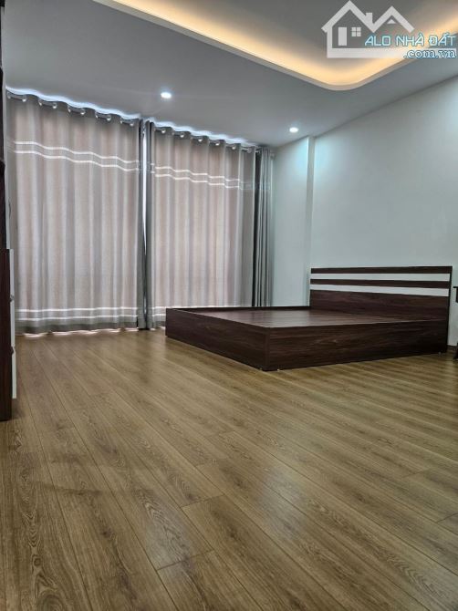 TÂN TRIỀU 30M² ÔTÔ ĐỖ CỬA VÀO NHÀ, MT 4.5M, 5 TẦNG, CHỈ NHỈNH 8:TỶ - 8